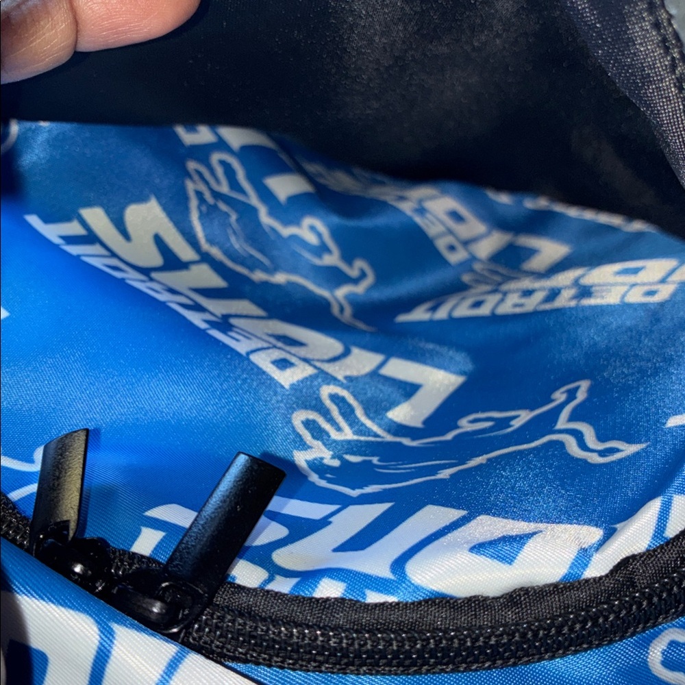 Detroit Lions Sling Bag - Picture 13 of 14